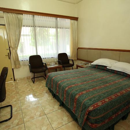 Langensari Hotel Чиребон Экстерьер фото