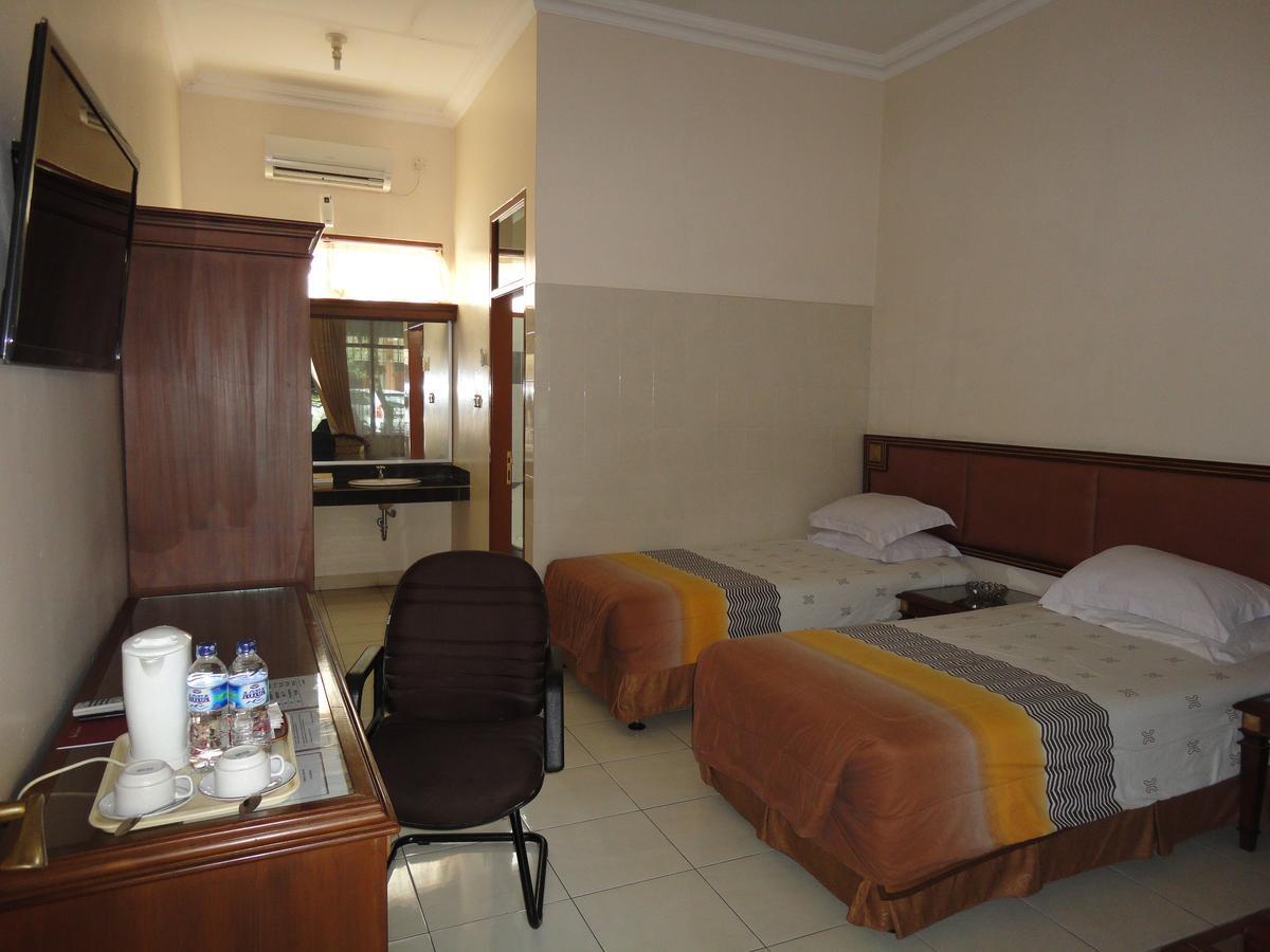 Langensari Hotel Чиребон Экстерьер фото