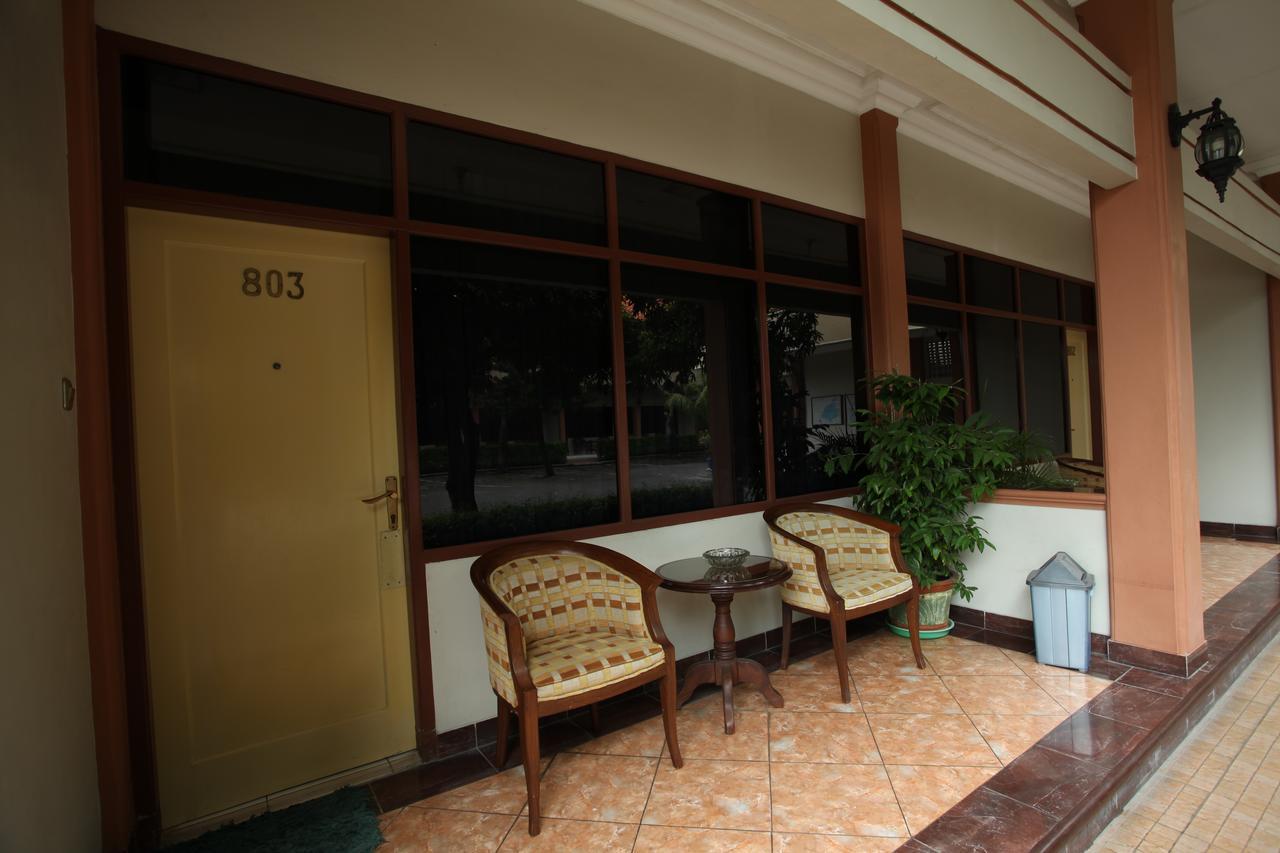 Langensari Hotel Чиребон Экстерьер фото