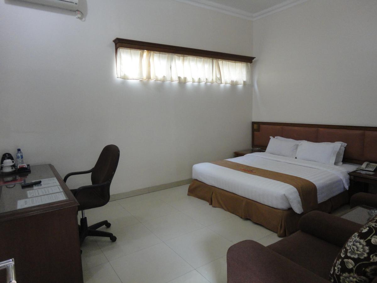 Langensari Hotel Чиребон Экстерьер фото