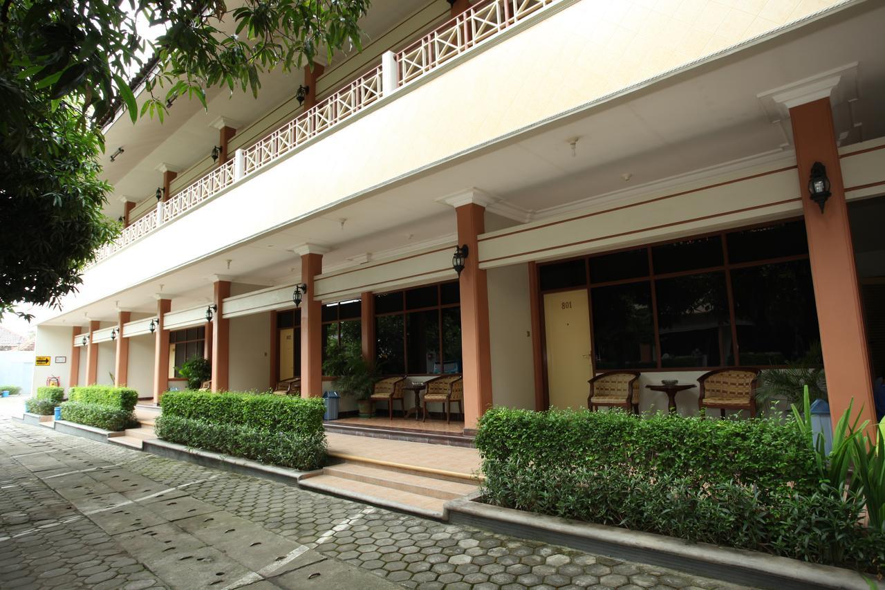 Langensari Hotel Чиребон Экстерьер фото