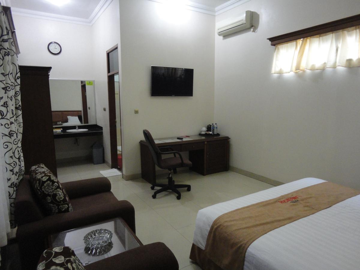 Langensari Hotel Чиребон Экстерьер фото